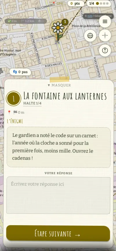Fiche d’étape dans l’univers Campagne : fiche de lin tenue par un ruban adhésif, titre manuscrit et bouton vert olive.