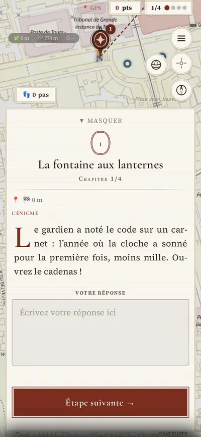 Fiche d’étape dans l’univers Chronique : titre centré, lettrine, double filet et bouton sanguine.